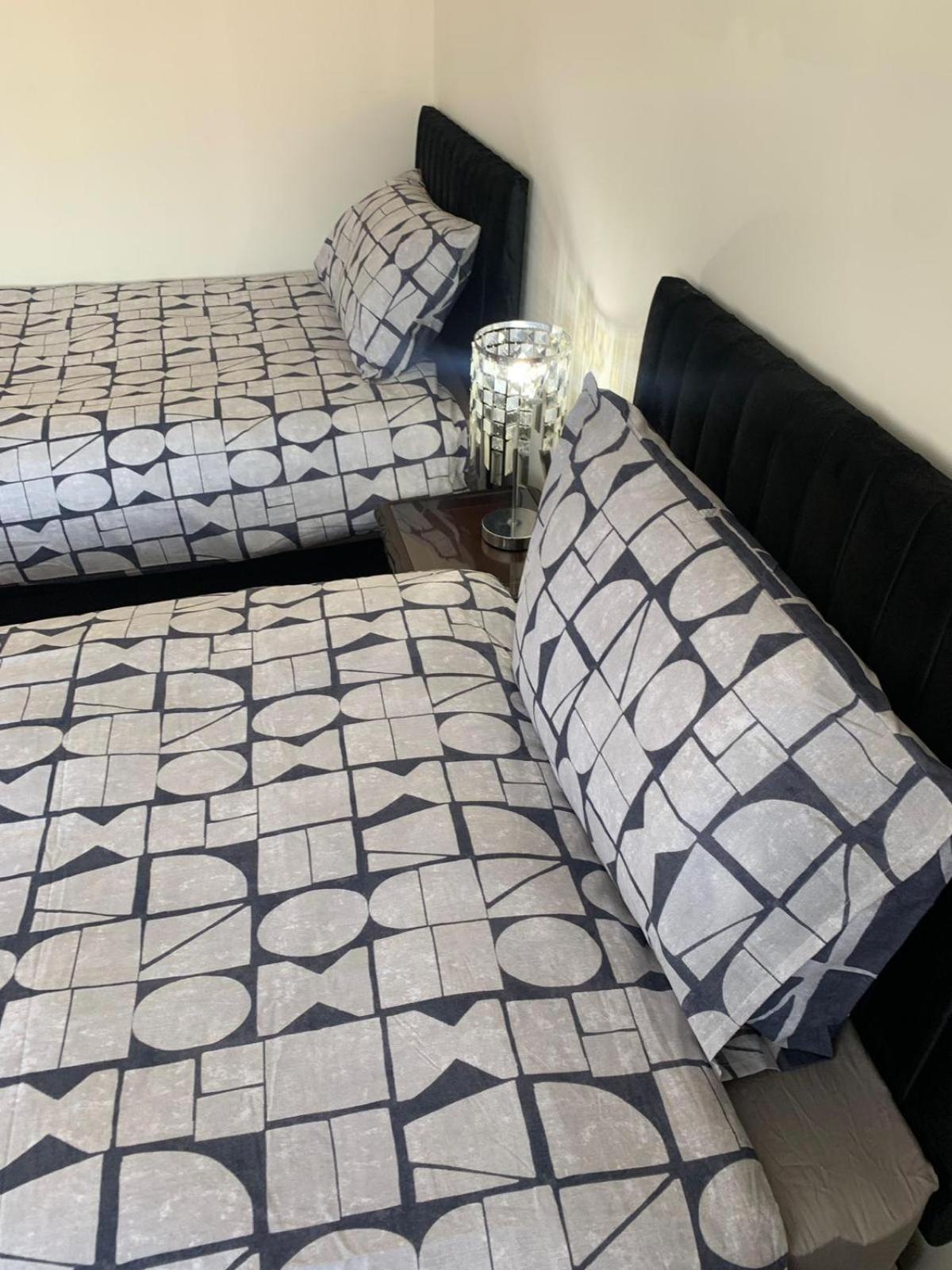Guest house Beaconsfield House, Modern, Recently Refurbished, Self Check-in, Free Parking And Near Luton Airport