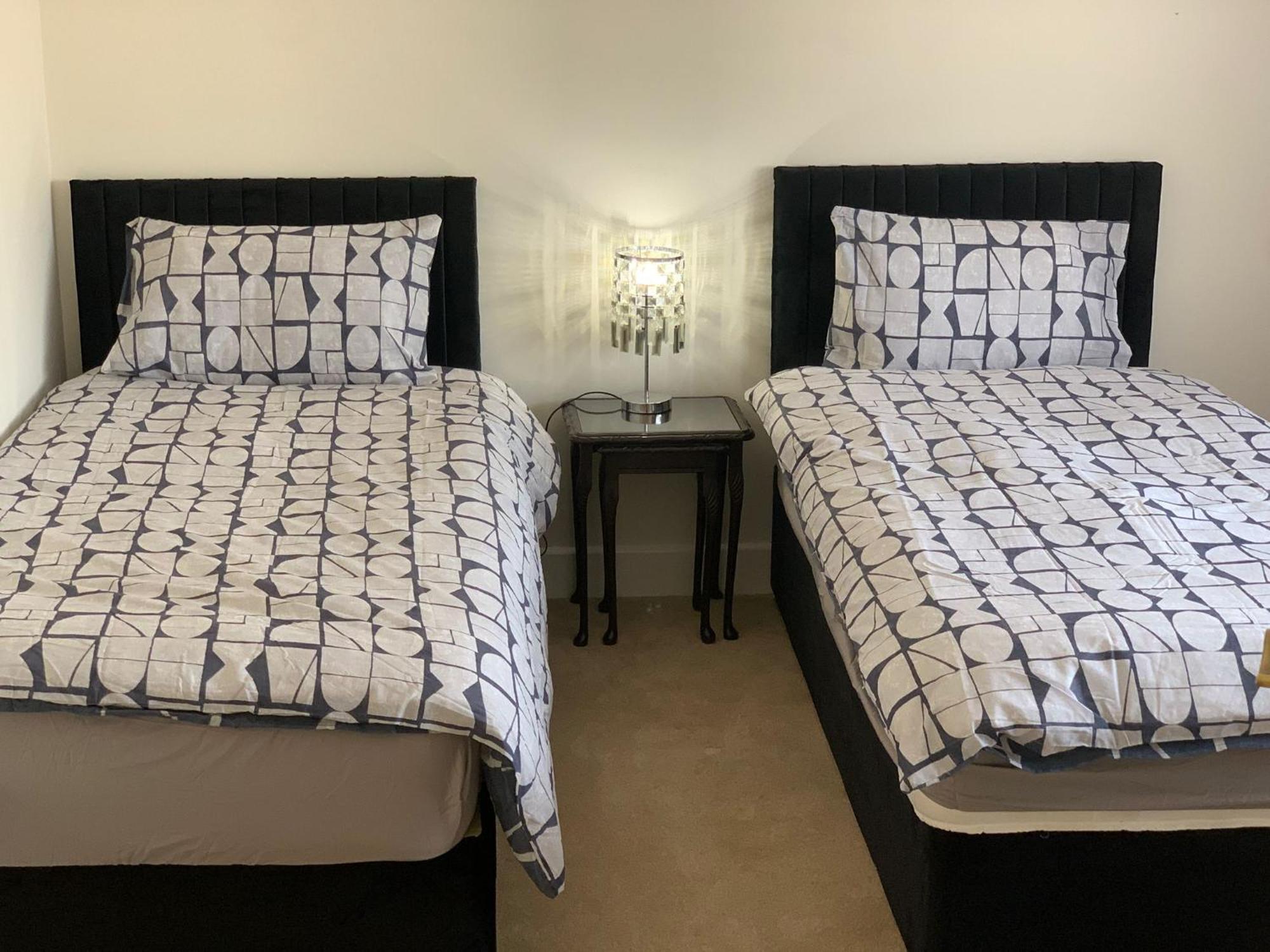 Beaconsfield House, Modern, Recently Refurbished, Self Check-in, Free Parking And Near Luton Airport Guest house *