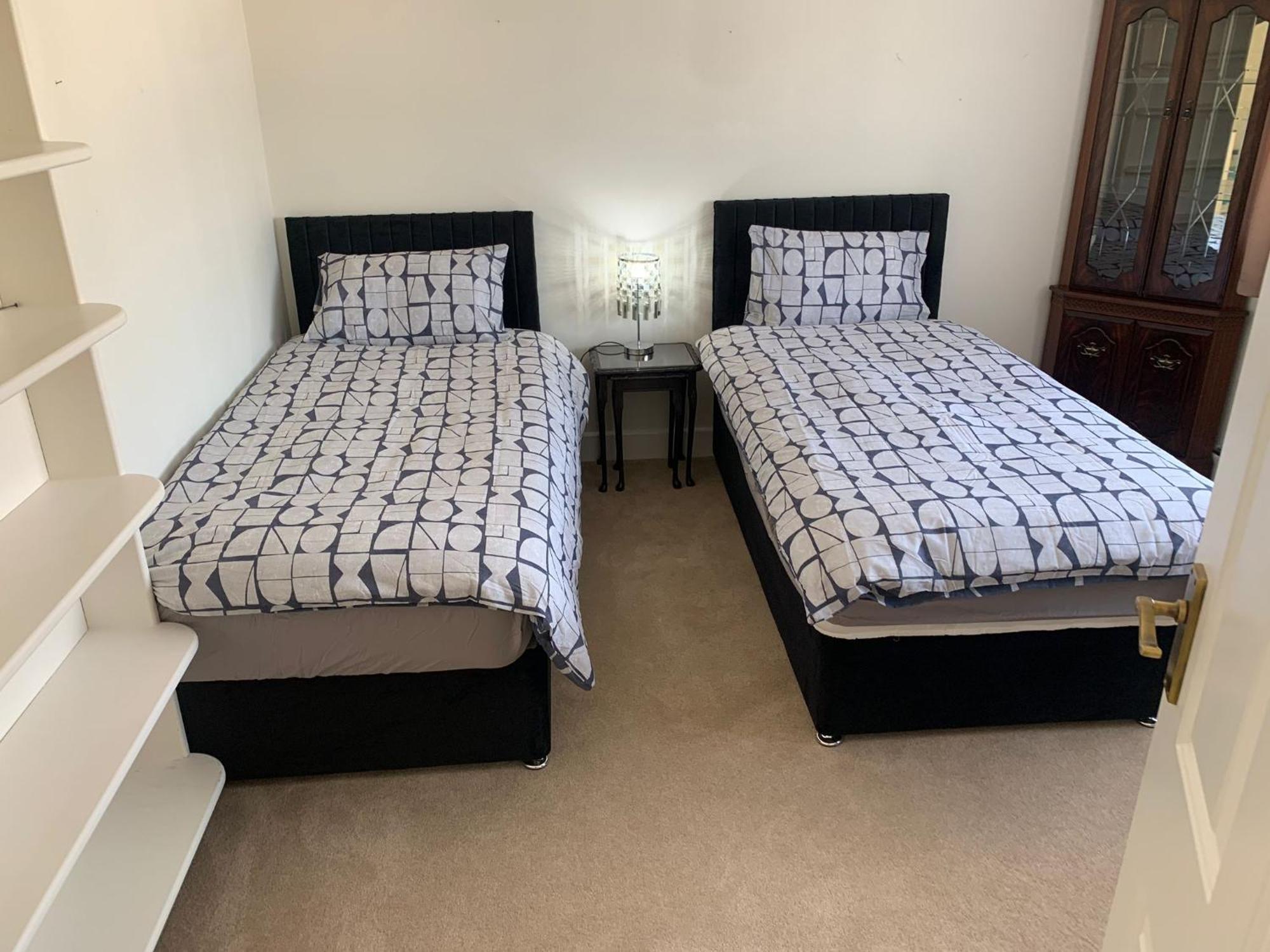 Guest house Beaconsfield House, Modern, Recently Refurbished, Self Check-in, Free Parking And Near Luton Airport *