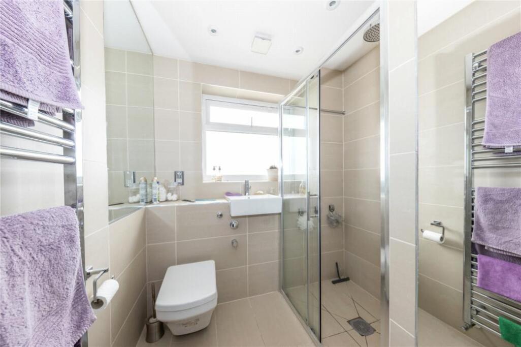 Beaconsfield House, Modern, Recently Refurbished, Self Check-in, Free Parking And Near Luton Airport Guest house