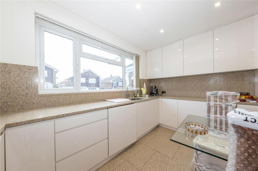 Beaconsfield House, Modern, Recently Refurbished, Self Check-in, Free Parking And Near Luton Airport Luton (Bedfordshire)