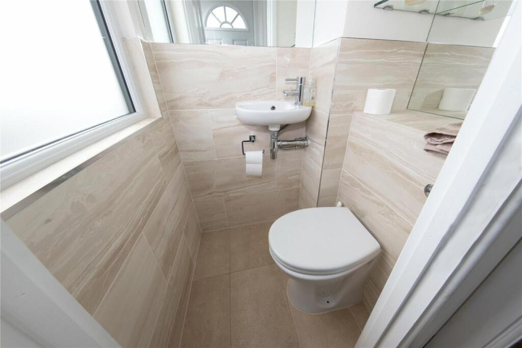Beaconsfield House, Modern, Recently Refurbished, Self Check-in, Free Parking And Near Luton Airport *