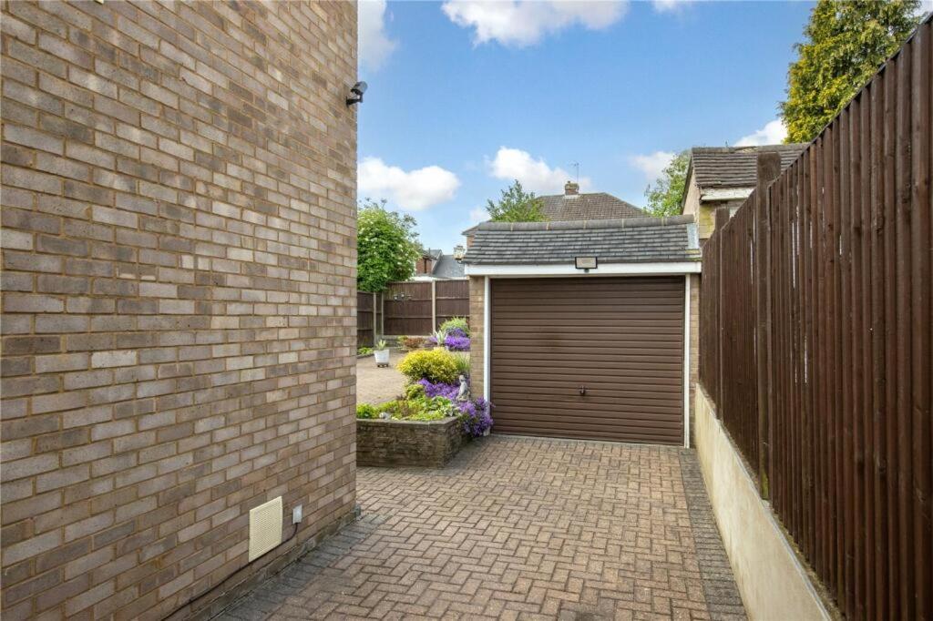 Guest house Beaconsfield House, Modern, Recently Refurbished, Self Check-in, Free Parking And Near Luton Airport *