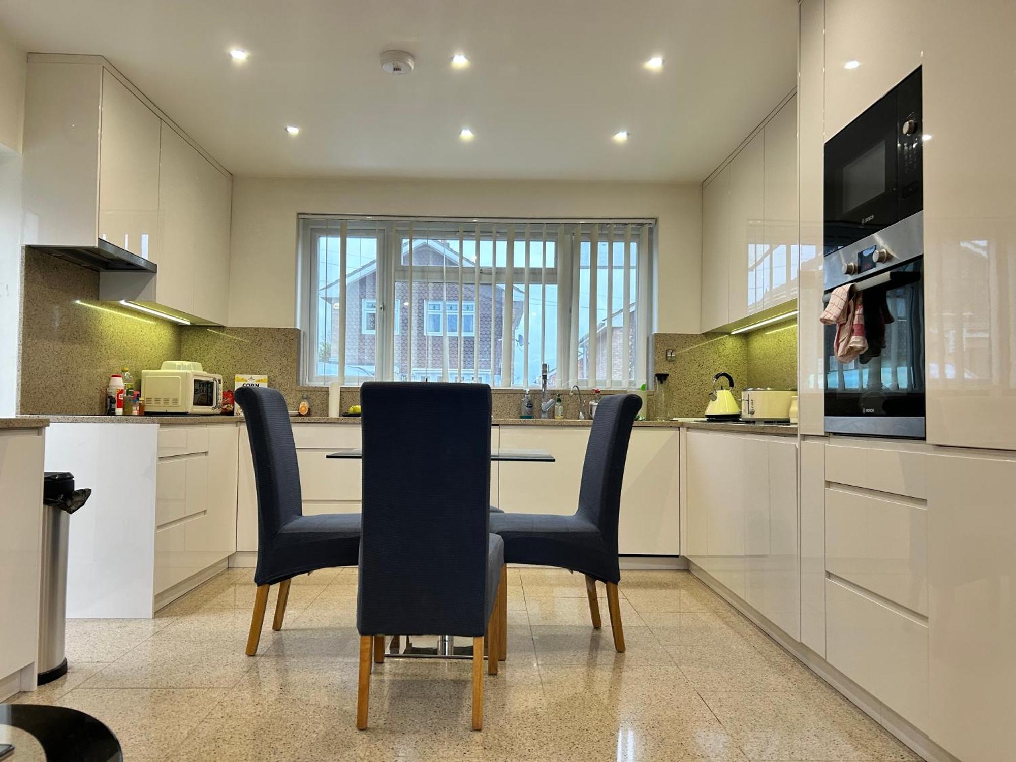 Beaconsfield House, Modern, Recently Refurbished, Self Check-in, Free Parking And Near Luton Airport *
