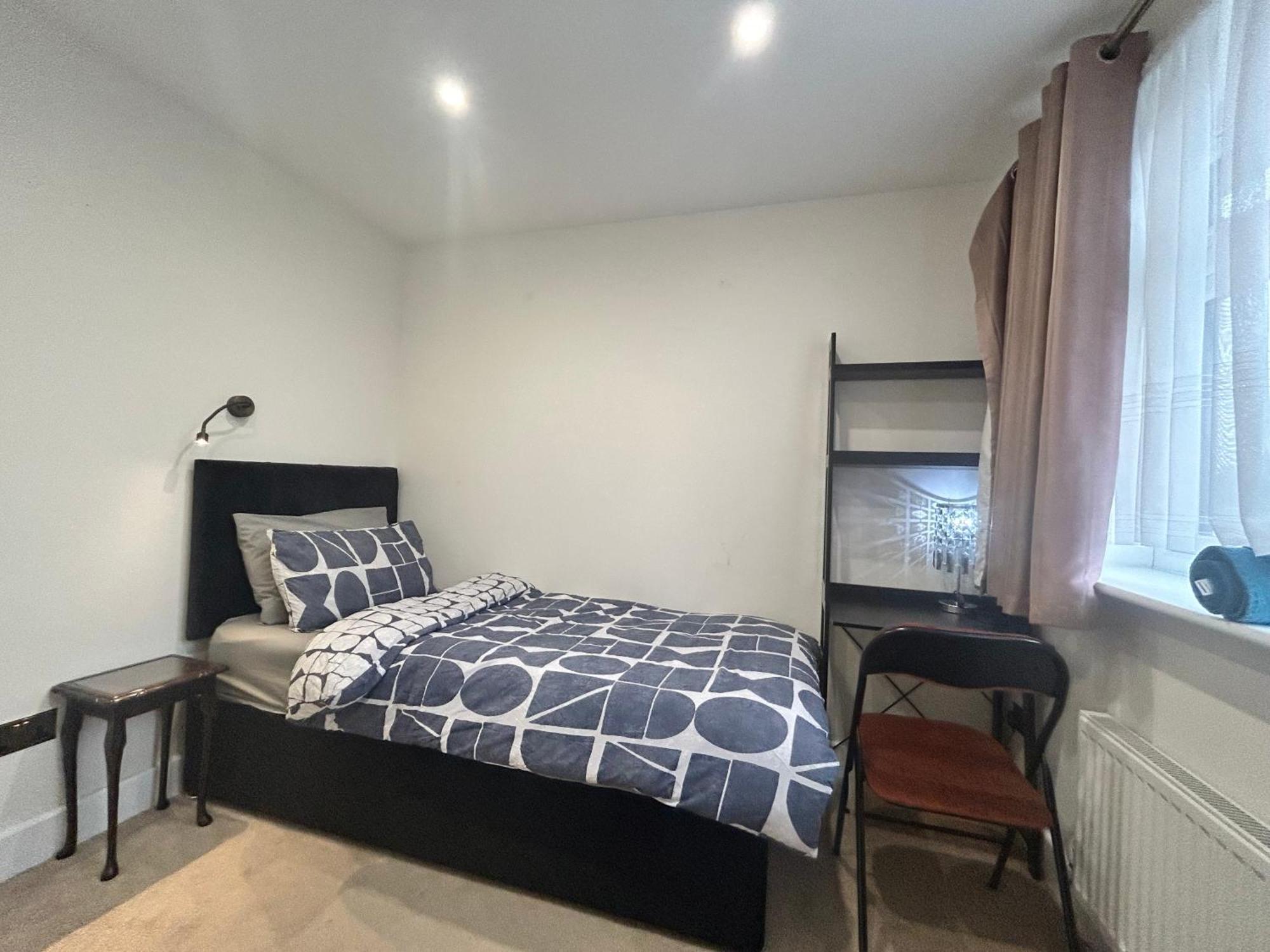 Beaconsfield House, Modern, Recently Refurbished, Self Check-in, Free Parking And Near Luton Airport