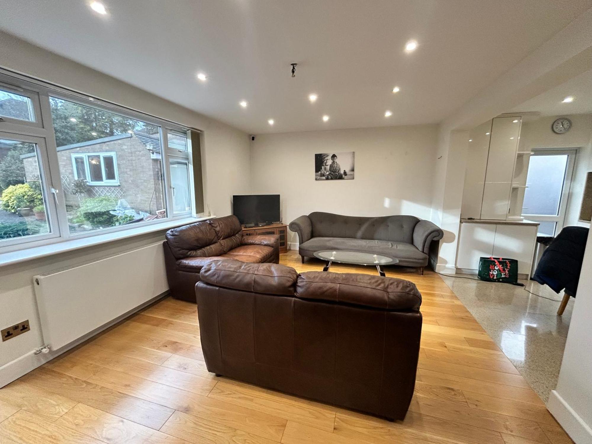 Beaconsfield House, Modern, Recently Refurbished, Self Check-in, Free Parking And Near Luton Airport Guest house *