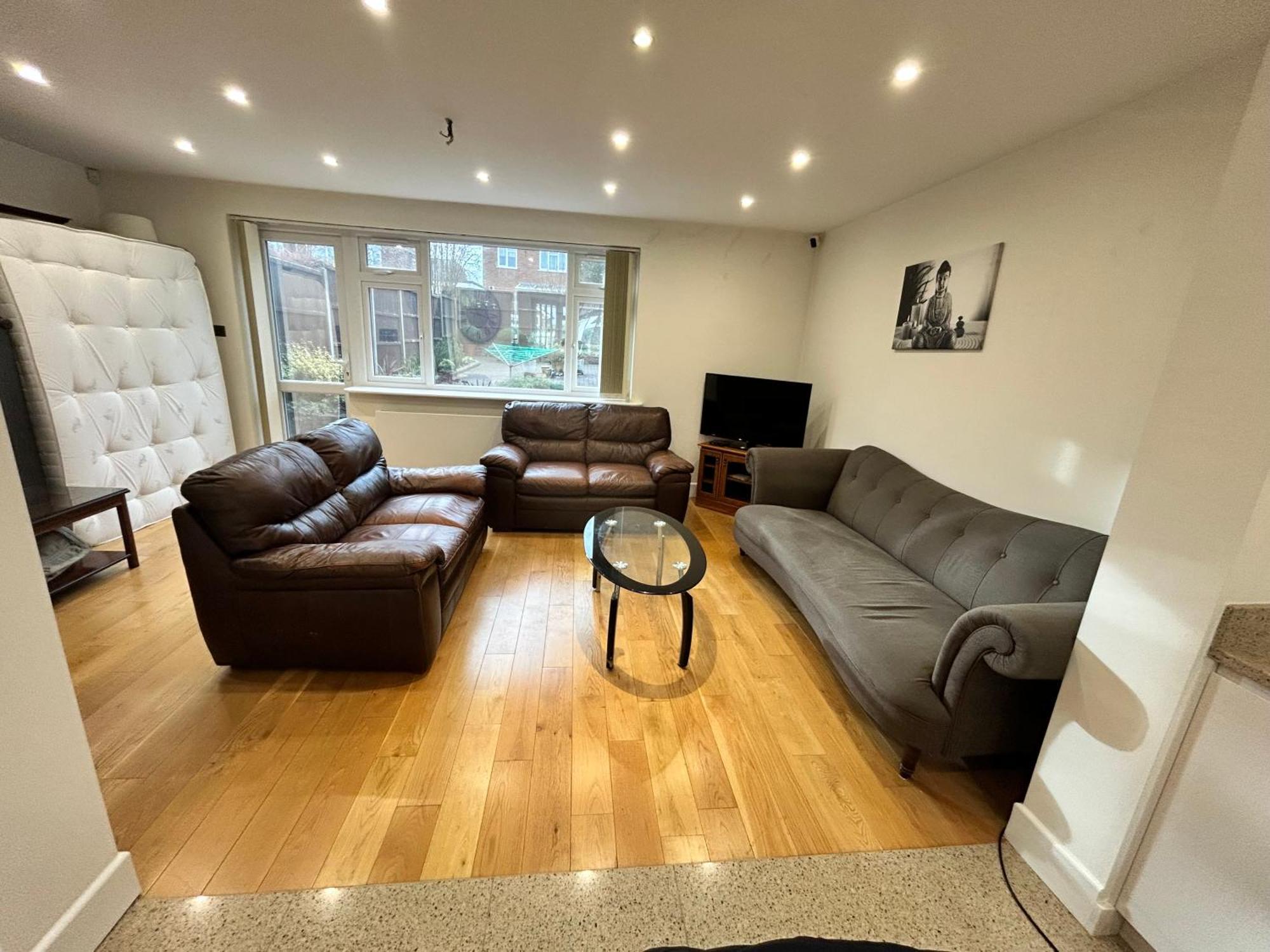 Guest house Beaconsfield House, Modern, Recently Refurbished, Self Check-in, Free Parking And Near Luton Airport Luton (Bedfordshire)