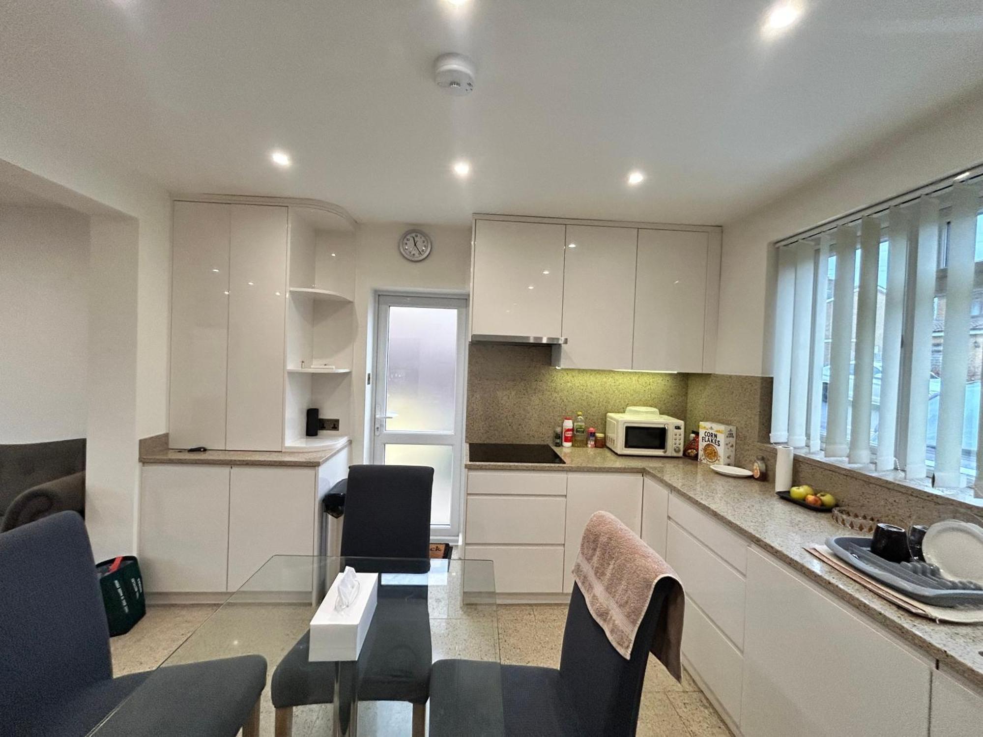 Beaconsfield House, Modern, Recently Refurbished, Self Check-in, Free Parking And Near Luton Airport *