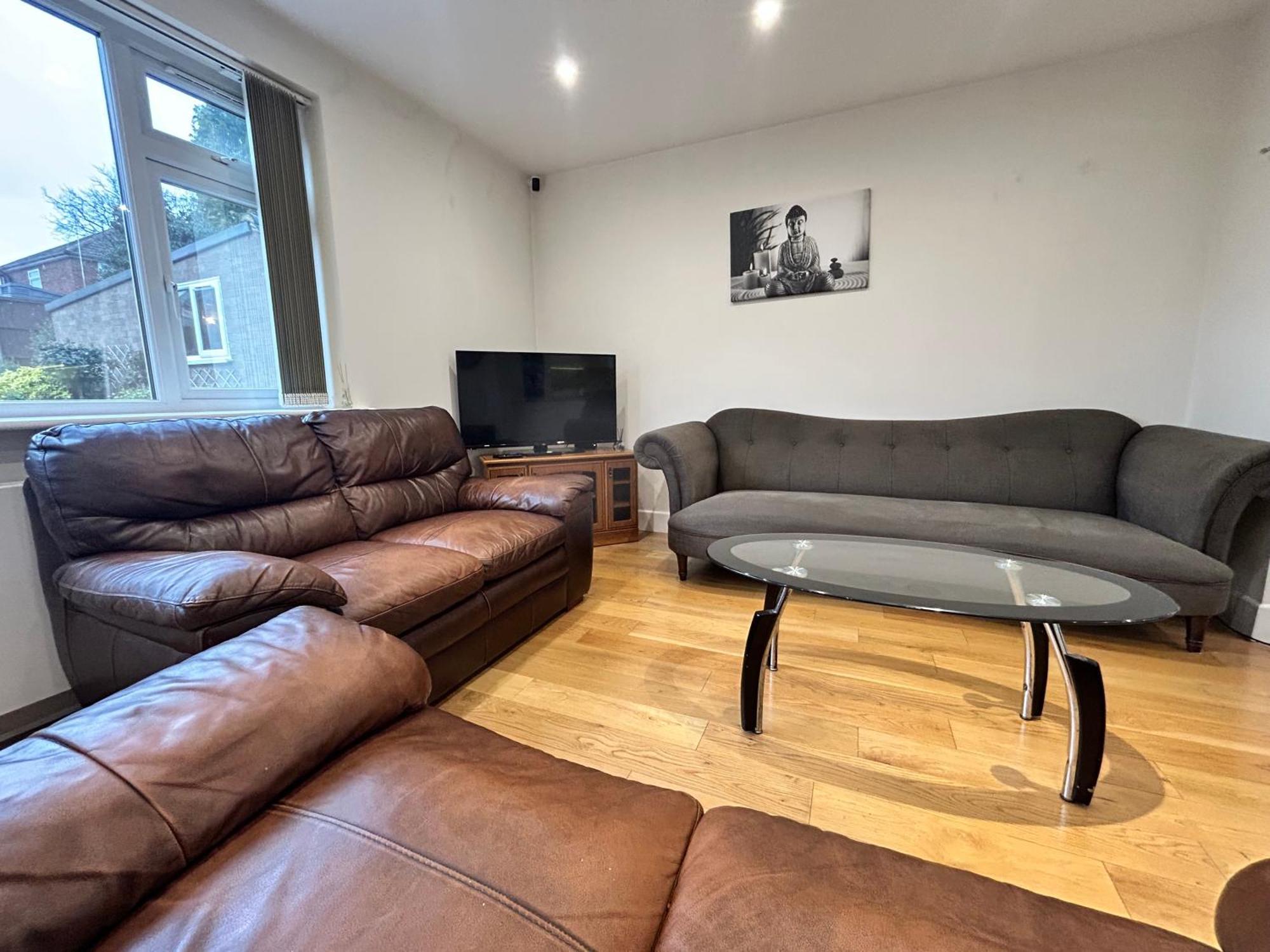 Beaconsfield House, Modern, Recently Refurbished, Self Check-in, Free Parking And Near Luton Airport Luton (Bedfordshire)