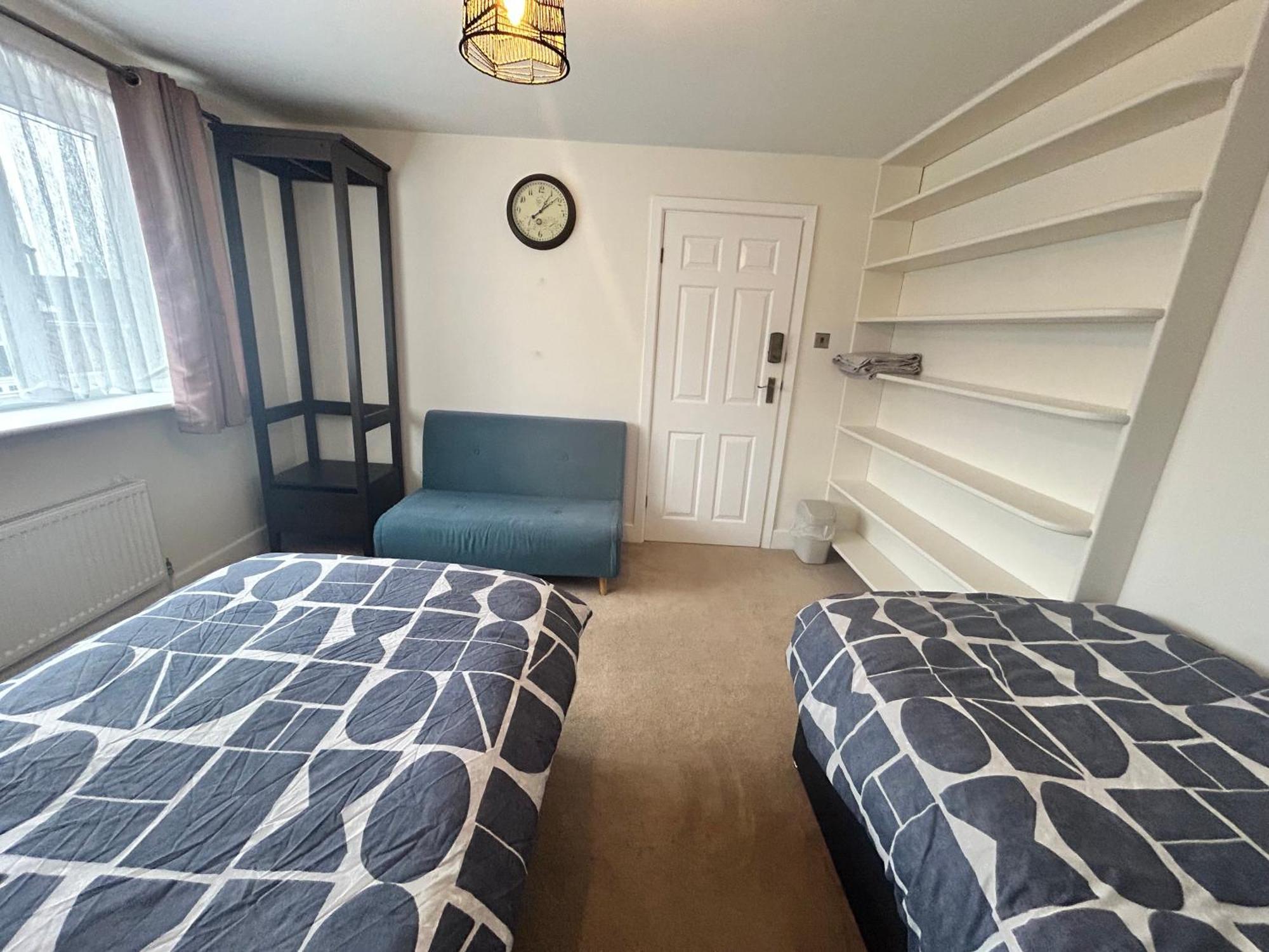 Beaconsfield House, Modern, Recently Refurbished, Self Check-in, Free Parking And Near Luton Airport *