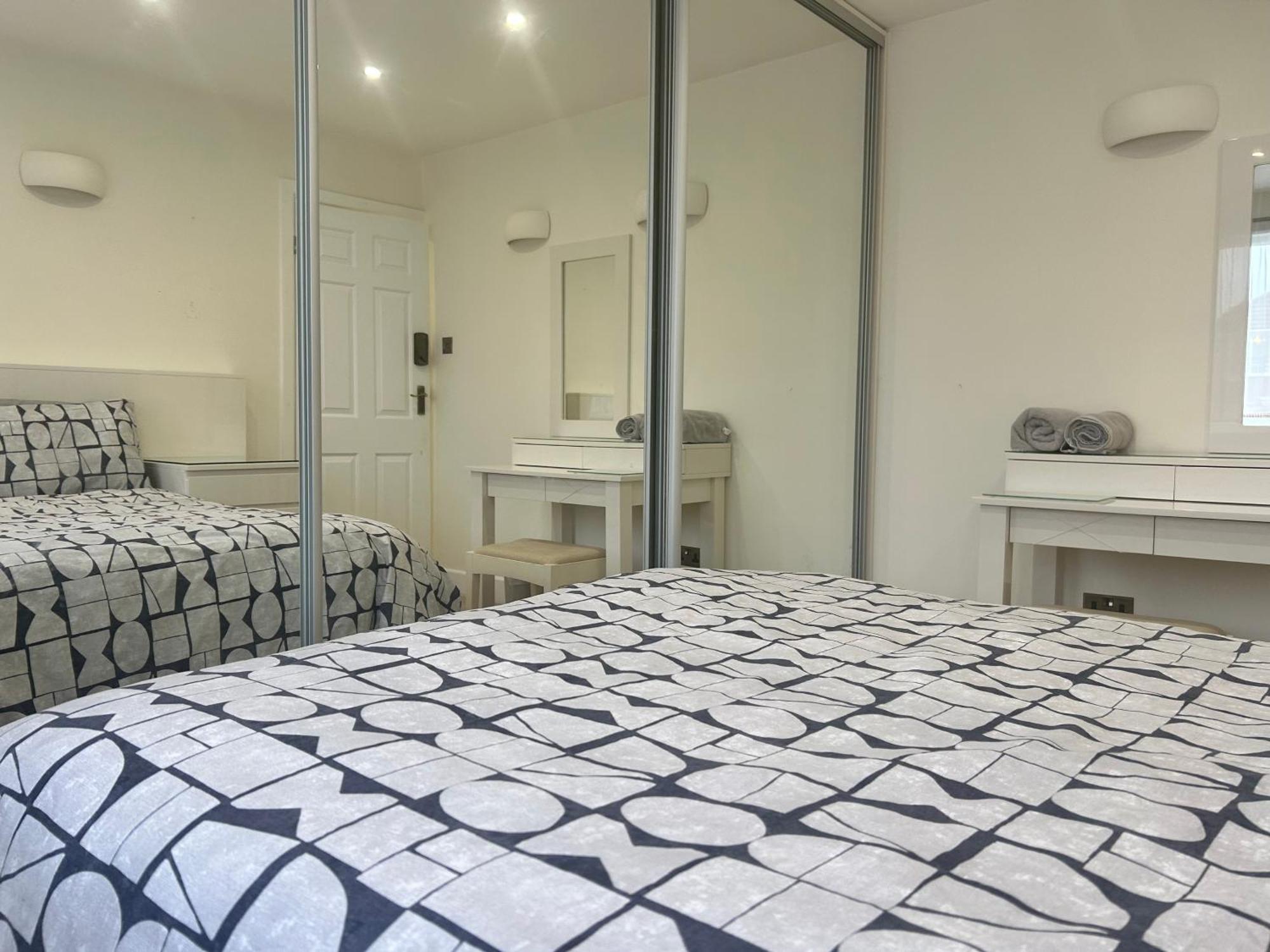 Beaconsfield House, Modern, Recently Refurbished, Self Check-in, Free Parking And Near Luton Airport
