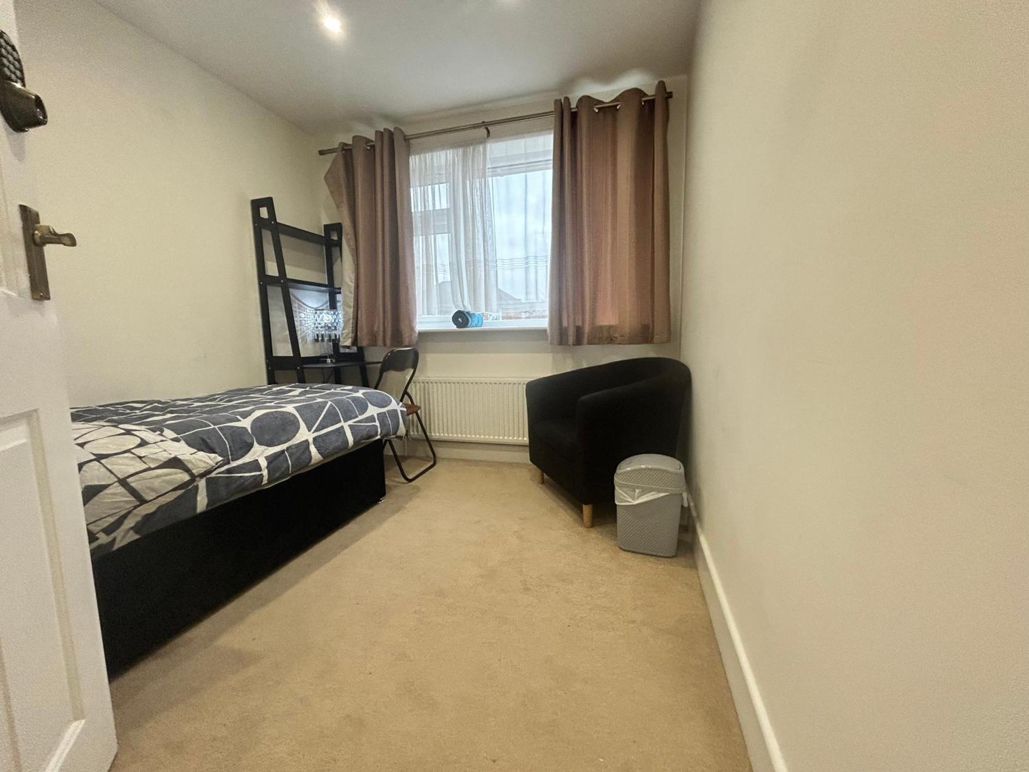 Guest house Beaconsfield House, Modern, Recently Refurbished, Self Check-in, Free Parking And Near Luton Airport *