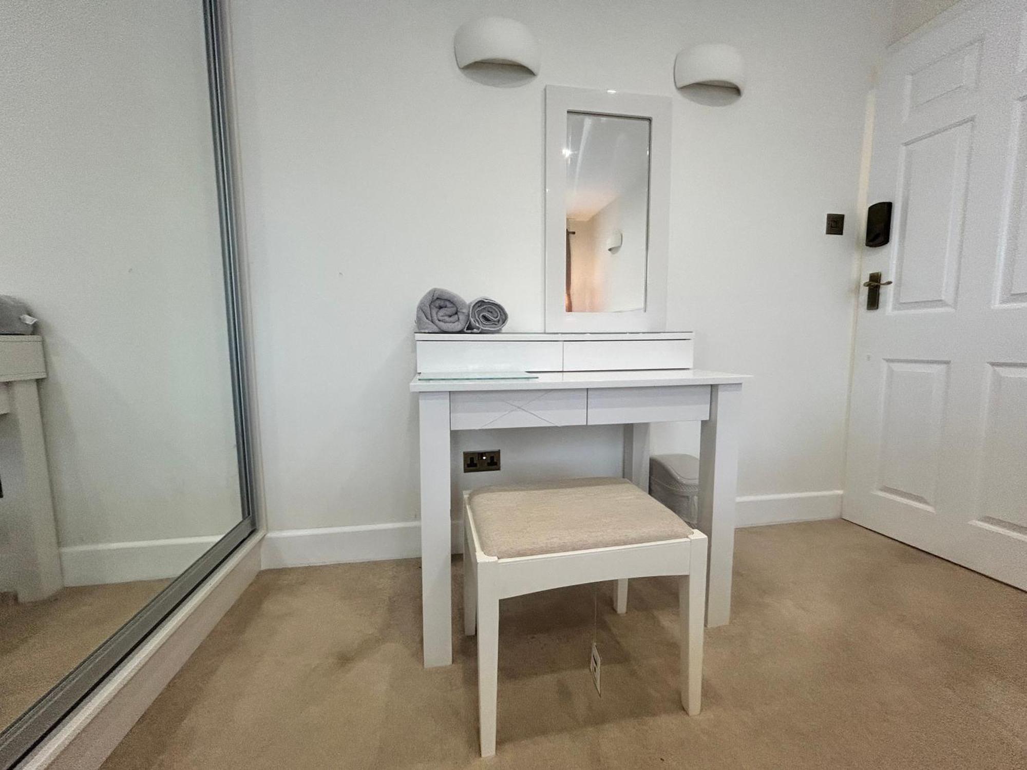 Guest house Beaconsfield House, Modern, Recently Refurbished, Self Check-in, Free Parking And Near Luton Airport Luton (Bedfordshire)