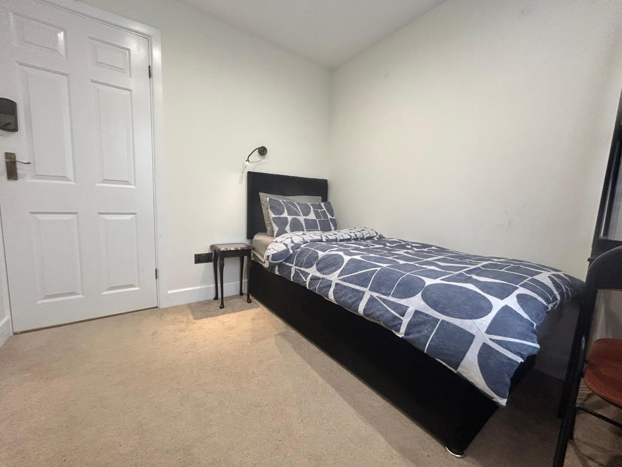 Beaconsfield House, Modern, Recently Refurbished, Self Check-in, Free Parking And Near Luton Airport