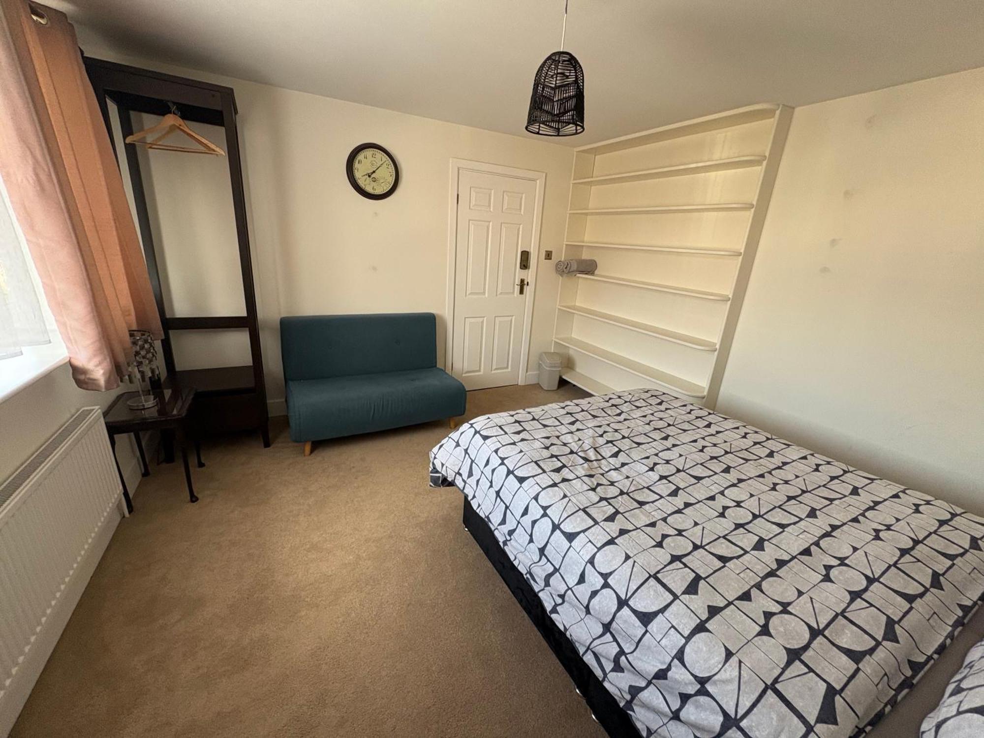 Guest house Beaconsfield House, Modern, Recently Refurbished, Self Check-in, Free Parking And Near Luton Airport *